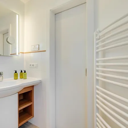 Mittelweg App Five Apartment